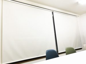 池袋西口店遮光ロールスクリーン